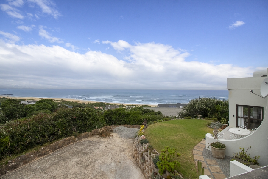 6 Bedroom Property for Sale in West Beach Eastern Cape